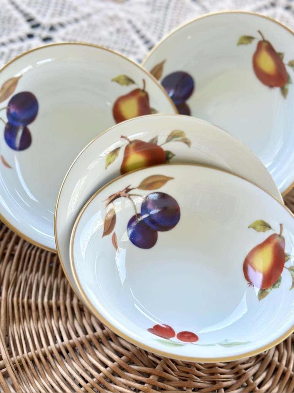 4 Vintage Royal Worcester Evesham Cereal Bowls Set Gold Trim England Fruit China
